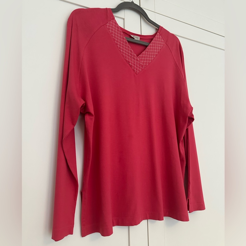 Fatos top size M color pink long sleeve